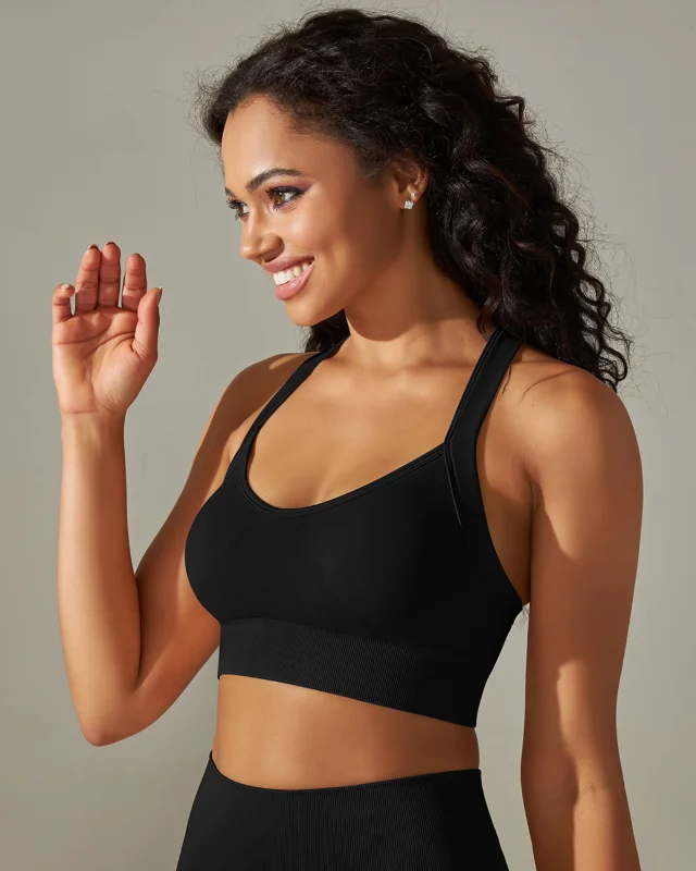 Solid Seamless Cross-Back Sports Bra — Black